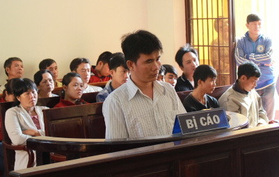 Tại tòa, Hoàng tỏ ra ăn năn hối hận trước hành động của mình. Ảnh: Hoàng Trường