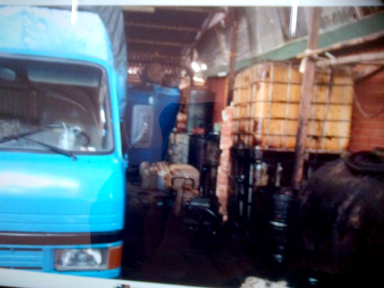 Điểm sang chiết, pha chế xăng máy bay tại quận 7. Hiện nơi này đang được niêm phong