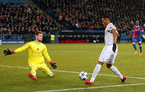 Man Utd tạo được nhiều tình huống ghi bàn trước khung thành Basel nhưng không tận dụng được.