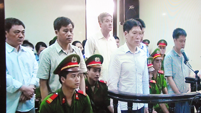  Dương Tự Trọng và các bị cáo tại tòa ngày 22/5