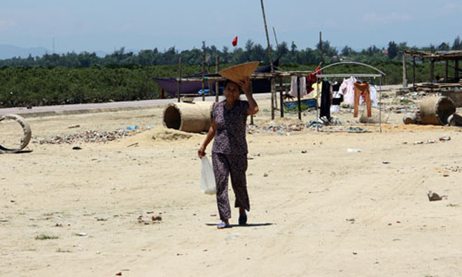 Nhiều nơi miền Trung nắng nóng khủng khiếp