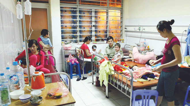 Sau 4 tháng bùng phát dịch sởi Bộ Y tế mới tập huấn điều trị. Ảnh: Như Ý