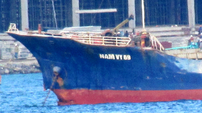 Mũi tàu Nam Vỹ 69 bị vỡ do đâm va.