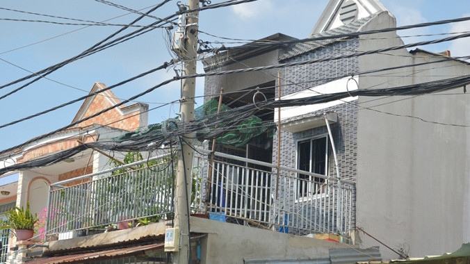 Căn nhà bốc cháy.