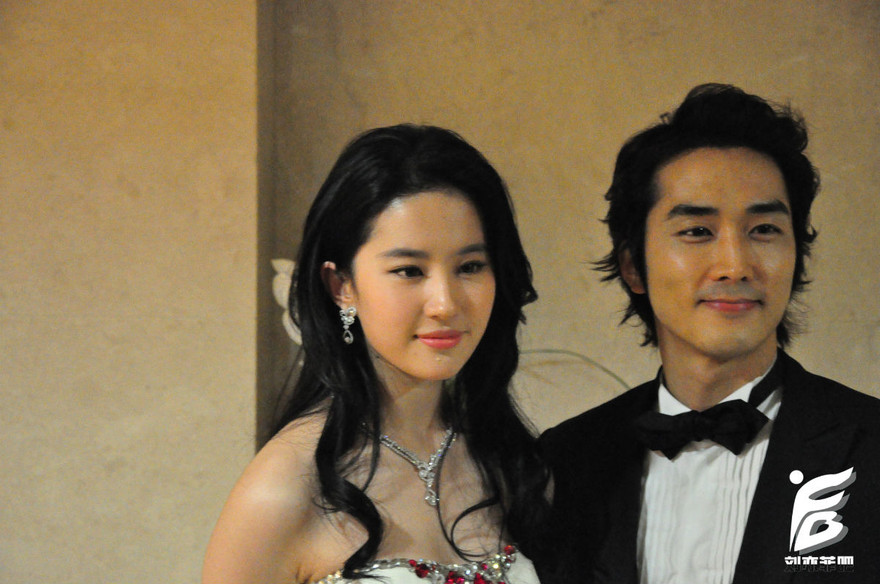 Song Seung Hun 'vướng lưới tình' mỹ nhân Hoa ngữ Lưu Diệc Phi