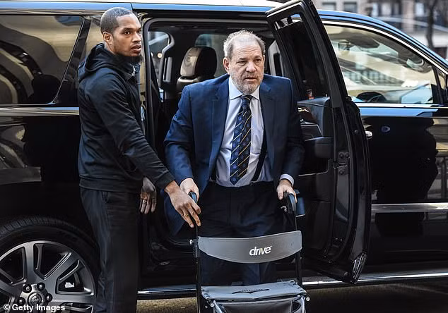 “Trùm Hollywood” Harvey Weinstein được cho là dương tính với virus gây dịch Covid-19.