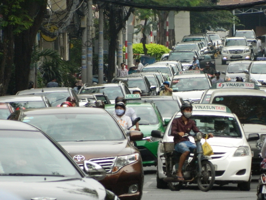 TP. HCM phân luồng giao thông nhiều tuyến đường