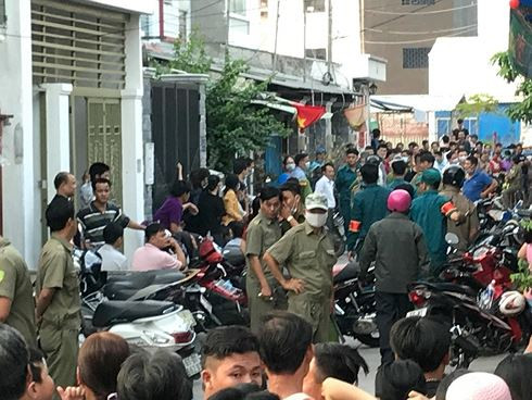 Nhiều người dân bàng hoàng khi hay tin