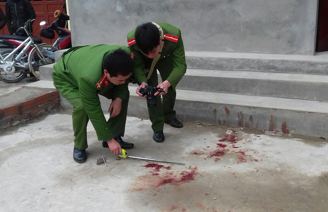 Lực lượng cức năng khám nghiệm hiện trường