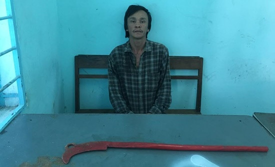 Nguyễn Hoàng Sa và hung khí gây án. Ảnh: Cơ quan điều tra