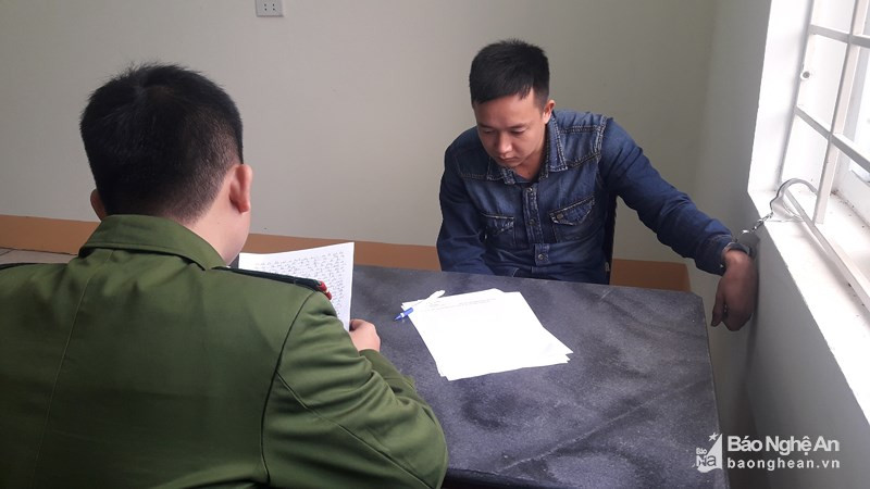 Đối tượng Nguyễn Công Hùng từng có 2 tiền án về tội chiếm đoạt tài sản và tội đánh bạc