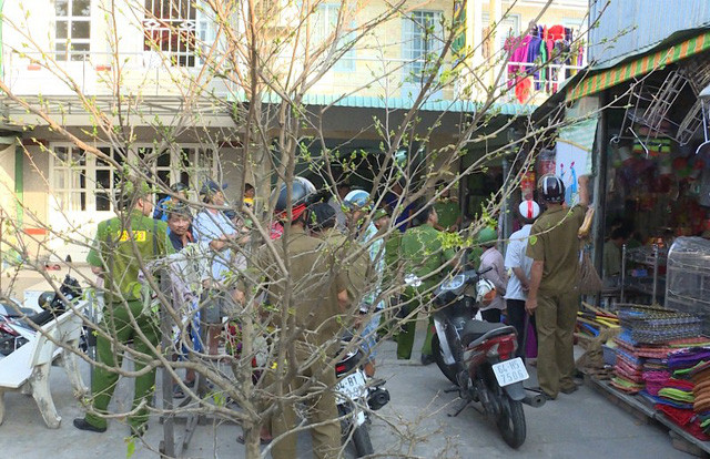 Lực lượng công an có mặt hiện trường để điều tra, làm rõ vụ việc