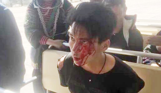  Kẻ buôn người bị người dân bắt giữ