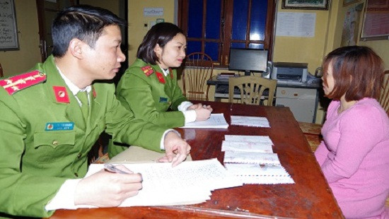 Lực lượng Công an lấy lời khai của đối tượng Như