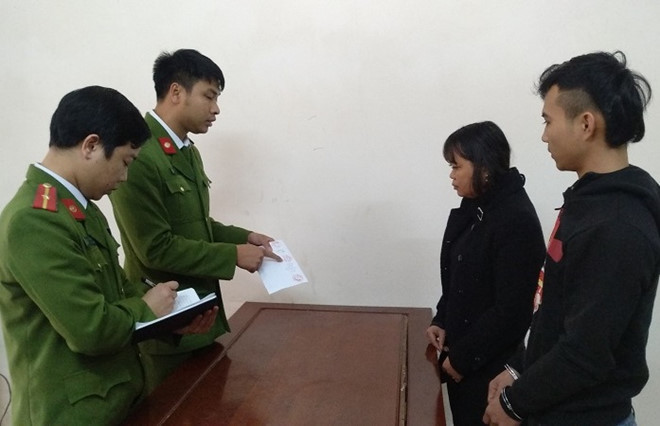 Lê Thị Nguyệt và Phạm Lý Tưởng tại cơ quan điều tra. Ảnh: C.A