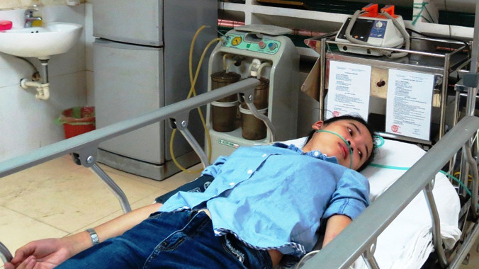 Thí sinh Trần Thị Khánh Huyền (đến từ Quảng Bình) dần hồi phục sức khỏe sau khi điều trị tại bệnh viện do bất ngờ đột quỵ trong lúc làm bài thi.