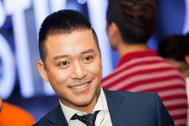 Nam ca sĩ Tuấn Hưng.