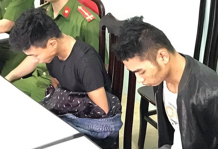 Hai nghi phạm bị bắt giữ.