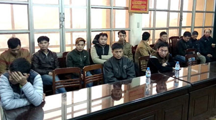 Các con bạc trong sới bạc lưu động bị bắt giữ tại cơ quan điều tra.