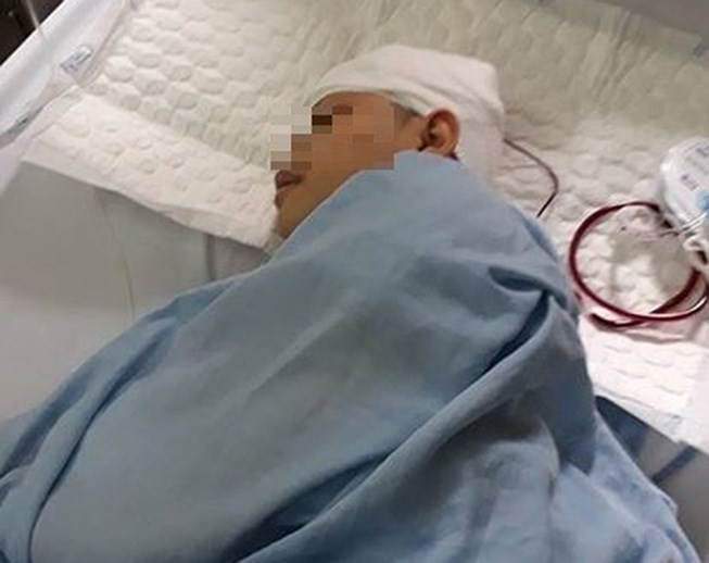 Nam sinh lớp 9 đang điều trị tại bệnh viện