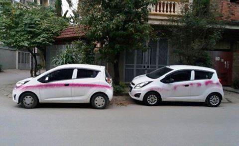 Hàng loạt ôtô bị phun sơn khi đỗ ven đường