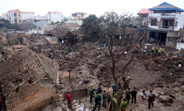 Kho phế liệu bị đào sâu cả chục mét, xung quanh bị san bằng. Ảnh: VnExpress