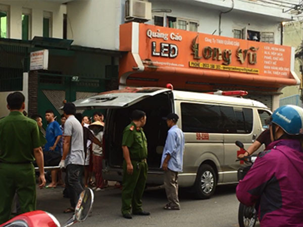 Thi thể nạn nhân được đưa về nhà xác