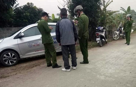 Hiện trường vụ cướp điện thoại của lái xe taxi.