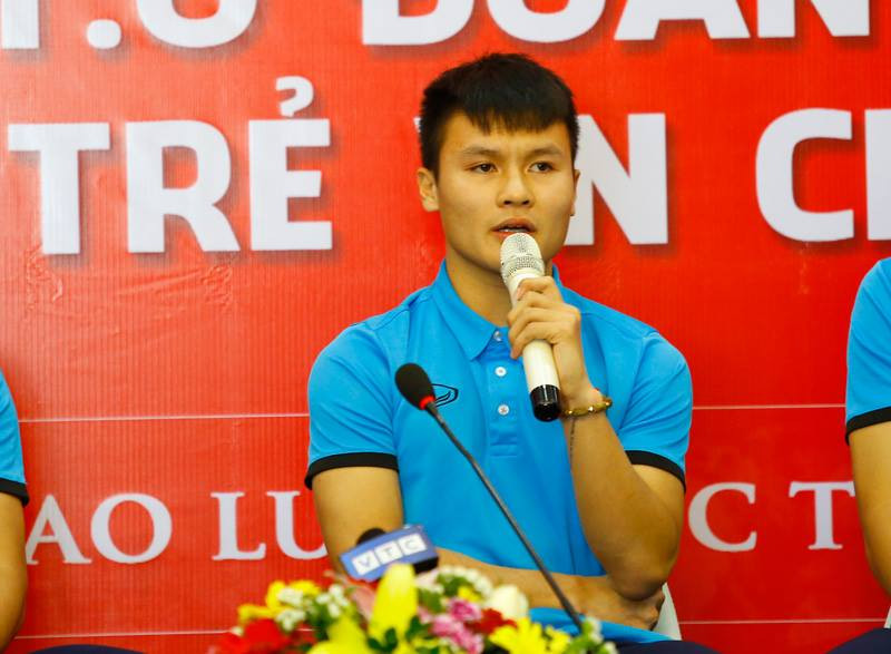 Quang Hải trong buổi giao lưu.