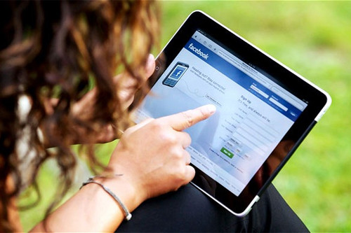 Gia đình bà Bush mất vài tháng mới lấy được Apple ID trên iPad. Ảnh minh họa: Telegraph.