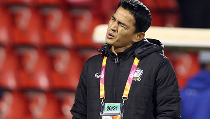 HLV Kiatisuk tiếc nuối khi U23 Thái Lan không đánh bại được U23 Triều Tiên. Ảnh: Đức Đồng.