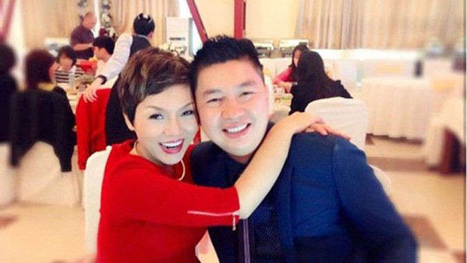 Thái Thùy Linh cùng chồng trong ngày đính hôn.