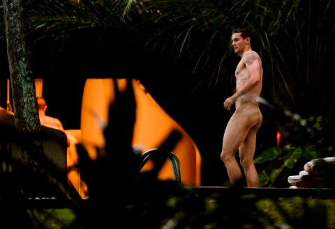 Ảnh vui chơi bên bể bơi khách sạn của cầu thủ Croatia bị tung lên internet