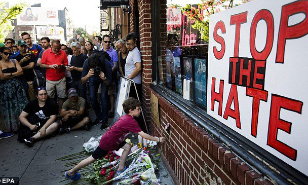 Người dân sợ hãi sau vụ xả súng kinh hoàng hôm 12/6. Tuy nhiên, nhà cầm quyền lại chưa có kế sách bình ổn, thay vào đó là những cuộc tranh cãi không ngừng.