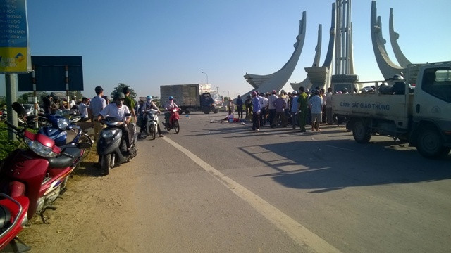 Hiện trường vụ tai nạn khiến chị Huệ tử vong.