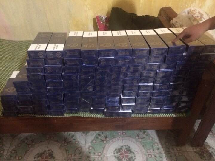 113 cây thuốc lá nhãn hiệu 3 số 555 bị thu giữ.