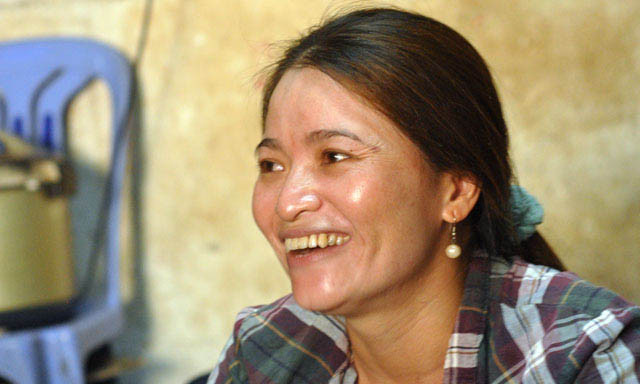 Đổi hơn 1 triệu yên rách cho chị Hồng 've chai'