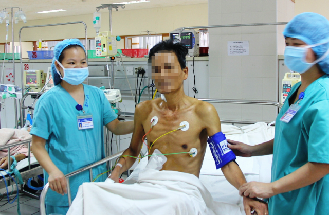 Bệnh nhân T.C từng được một số bệnh viện trả về chờ chết do suy tim quá nặng. Ảnh: N.L.