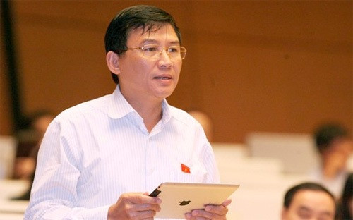 ĐB Chu Sơn Hà (Hà Nội) cho rằng, trong công tác cán bộ, cần phải quan tâm đến yếu tố đạo đức và phẩm chất, tức là phải coi trọng cái “tâm” trước cái “tầm”.