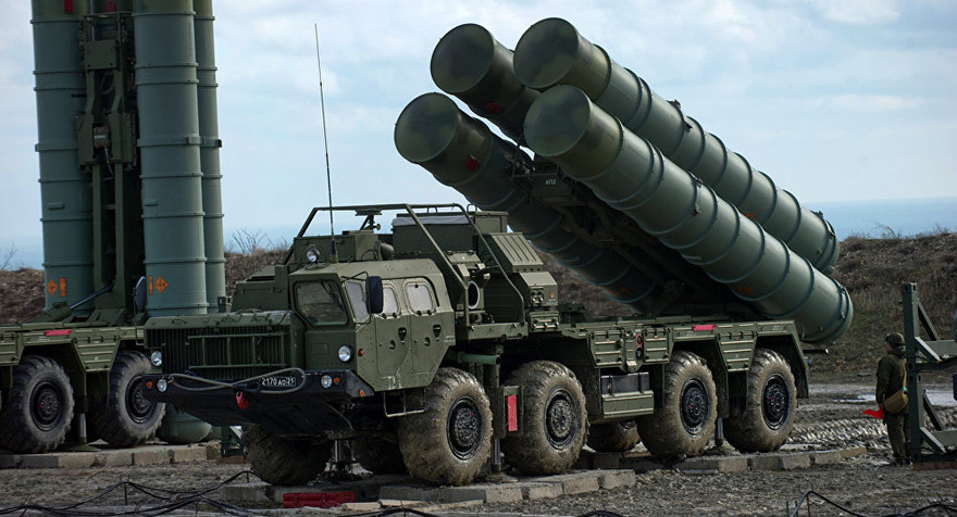 Hệ thống phòng thủ tên lửa S-400 do Nga sản xuất.