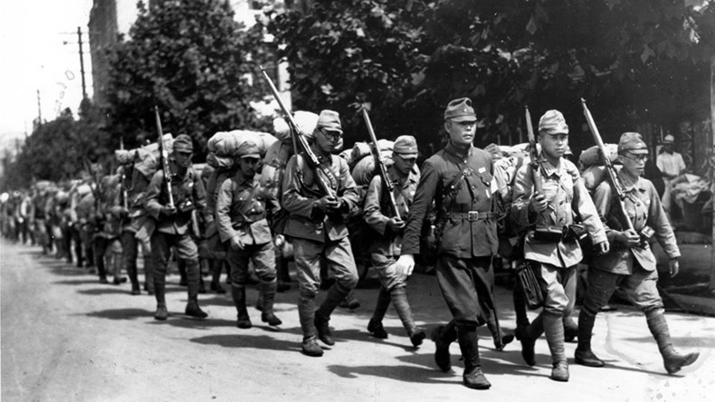 Binh lính Đế quốc Nhật Bản tuần hành trên đường phố Seoul giai đoạn 1910-1945. Ảnh: AFP 