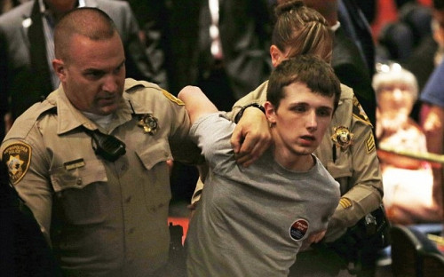 Sanford bị bắt tại cuộc vận động tranh cử của ông Trump ở Las Vegas. Ảnh: AP.