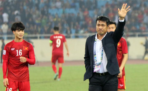 Không đạt mục tiêu vào chung kết nhưng đội bóng dưới thời HLV Hữu Thắng luôn chơi máu lửa. Ảnh: Đức Đồng.