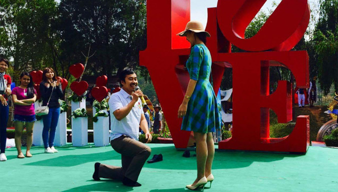 Cầu hôn tại Thung lũng tình yêu.