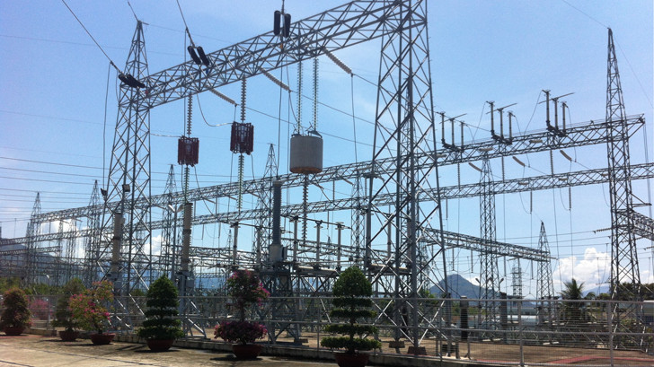 Nhiều đường dây cao áp sẽ đi vào hoạt động trong tháng này. Ảnh: Phong Cầm 