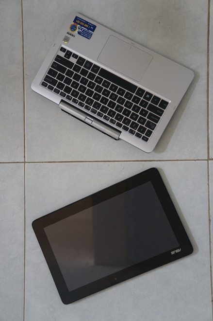 Trên tay laptop biến hình Asus Transformer Book T200