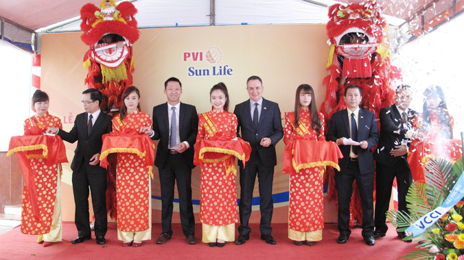 Đại diện PVI Sun Life cắt băng khánh thành khai trương văn phòng kinh doanh tại Hải Phòng.