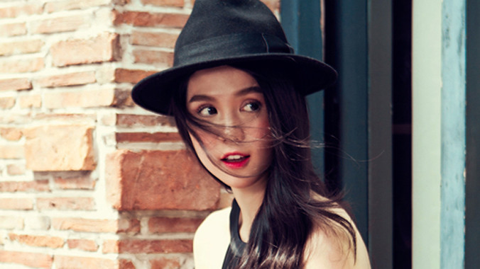 Ngọc Trinh gợi cảm trên phố 