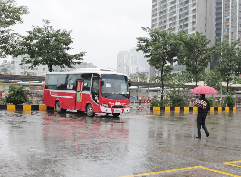 Xe khách Hà Nội vẫn đang "tê liệt"