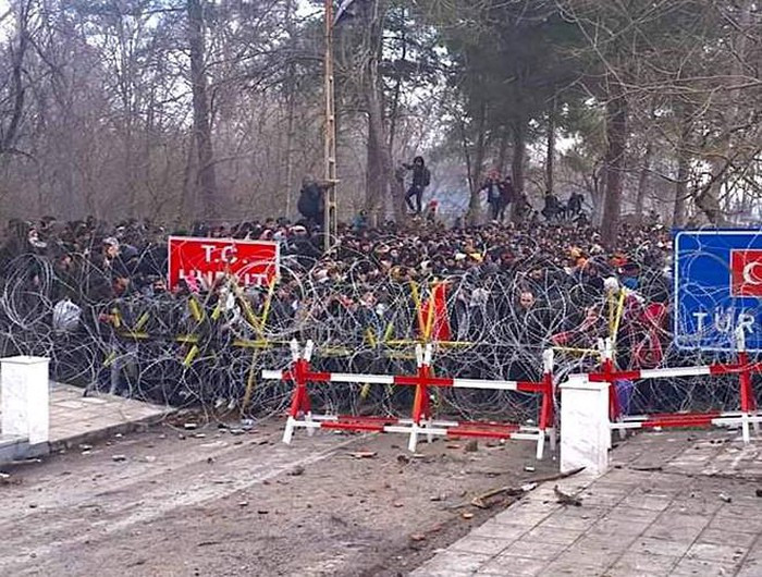 Lực lượng an ninh Hy Lạp ngăn chặn người di cư vượt biên giới